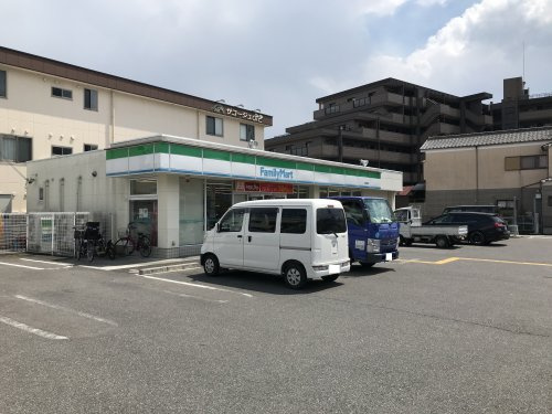 【スーパー】ファミリーマート　大津唐崎店まで1378ｍ