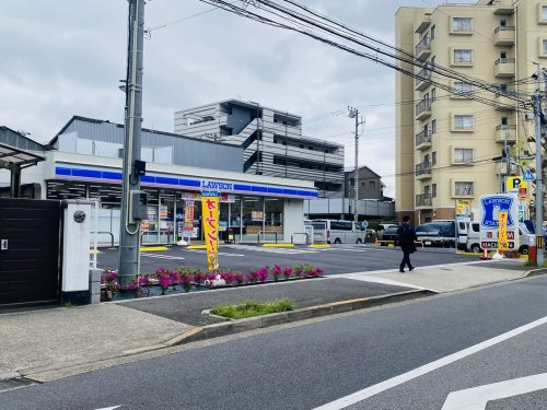【コンビニエンスストア】ローソン　H足立千住関屋町店まで572ｍ