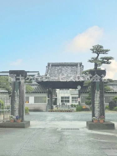 【小学校】新城市立新城小学校まで764ｍ