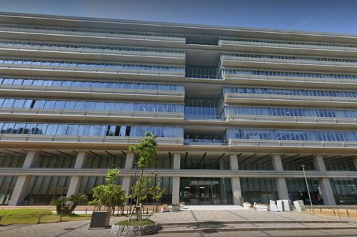 【市役所・区役所】平塚市役所まで372ｍ