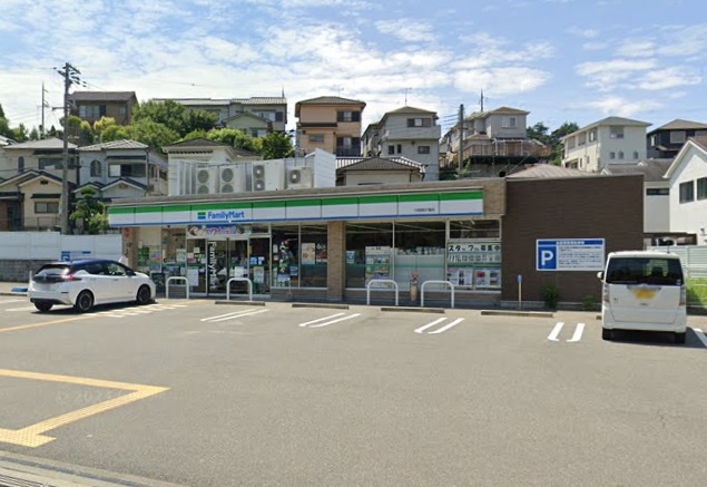 【コンビニエンスストア】ファミリーマート　川西鼓が滝店まで593ｍ