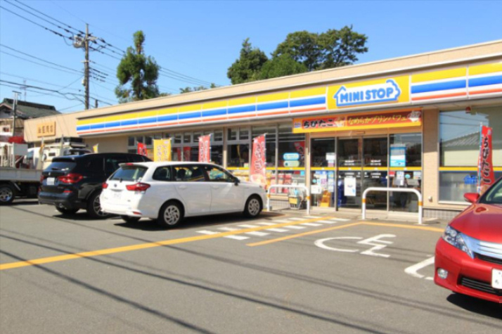 【コンビニエンスストア】ミニストップ　所沢三ケ島3丁目店まで328ｍ