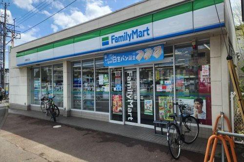 【コンビニエンスストア】ファミリーマート　秋津駅北口店まで425ｍ