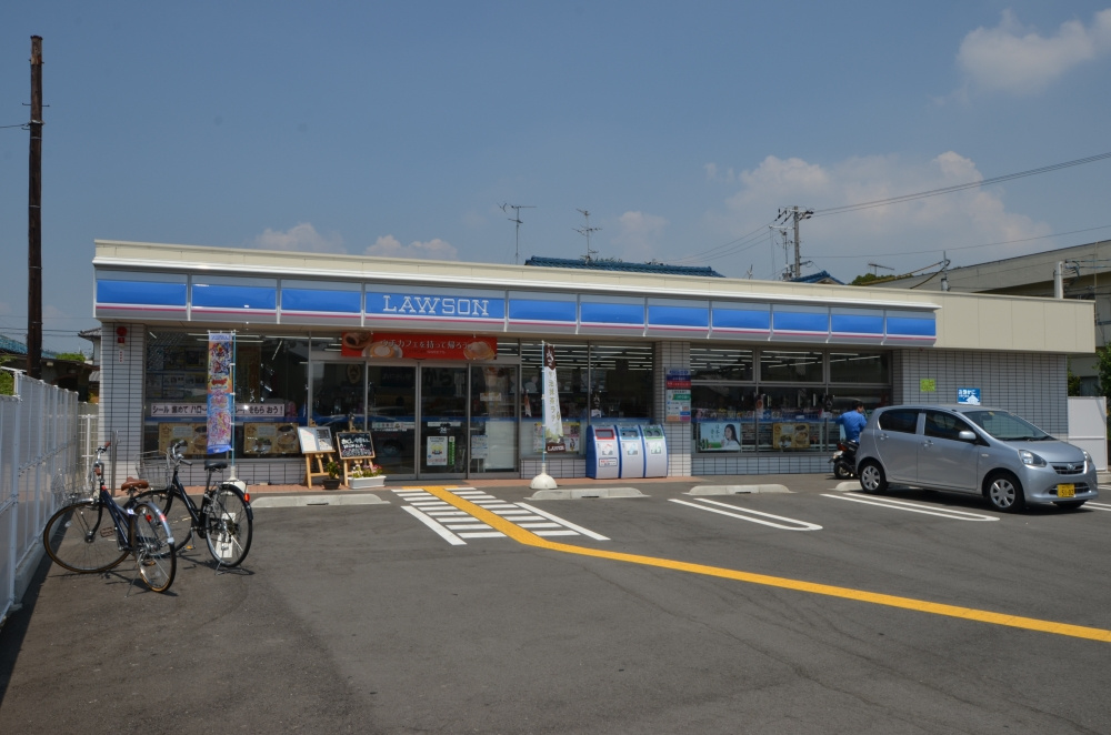 【コンビニエンスストア】ローソン川西南花屋敷2丁目店まで569ｍ