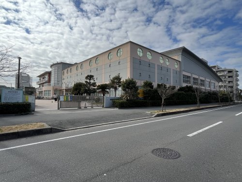 【小学校】浦安市立高洲北小学校まで973ｍ