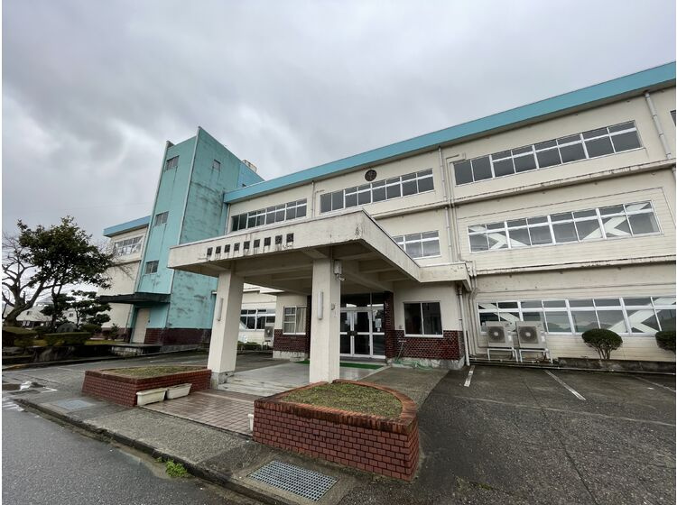 【小学校】魚津市立経田小学校まで321ｍ