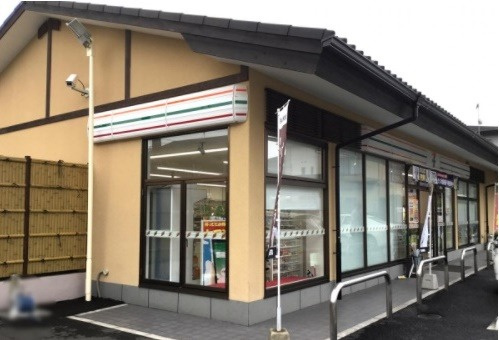 【コンビニエンスストア】セブンイレブン　京都岩倉幡枝店まで645ｍ