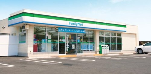 【コンビニエンスストア】ファミリーマート　八幡上香月一丁目店まで972ｍ