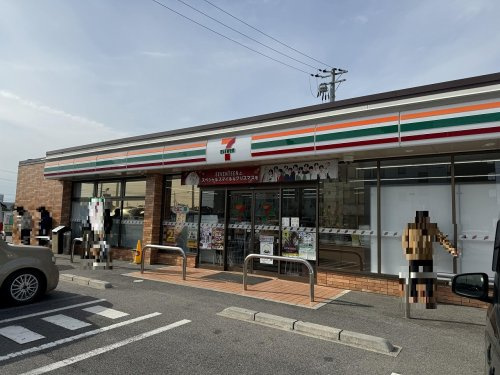 【コンビニエンスストア】セブンイレブン　愛知川中宿店まで1300ｍ