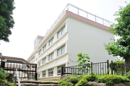 【小学校】平塚市立崇善小学校まで461ｍ