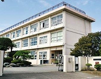 【小学校】平塚市立真土小学校まで819ｍ