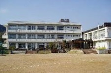 【小学校】前之庄小学校まで901ｍ