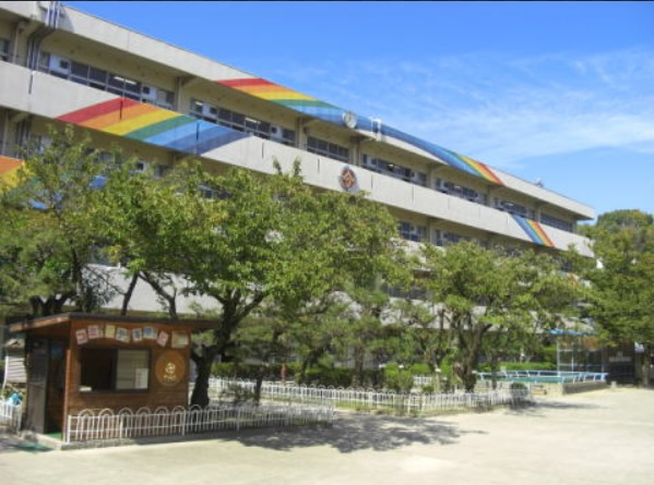 【小学校】吹田市立山田第三小学校まで1214ｍ