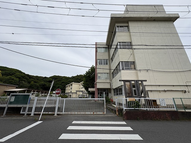 【中学校】久木中学校まで2575ｍ