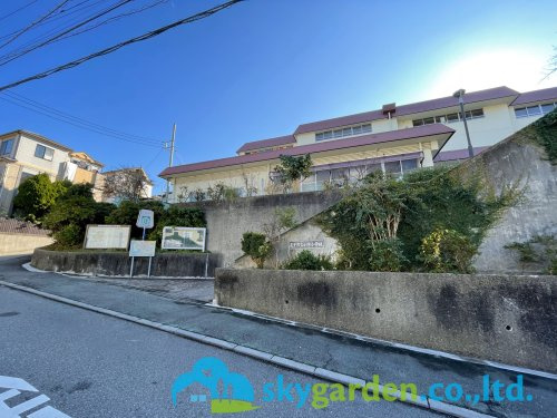 【小学校】逗子市立小坪小学校まで633ｍ