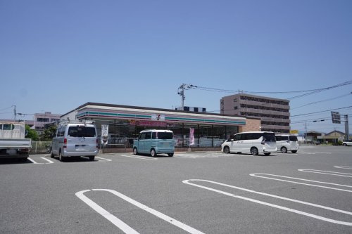 【コンビニエンスストア】セブンイレブン　八女本村店まで712ｍ