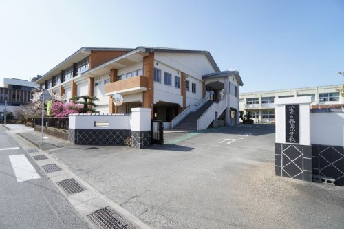【小学校】八女市立福島小学校まで838ｍ