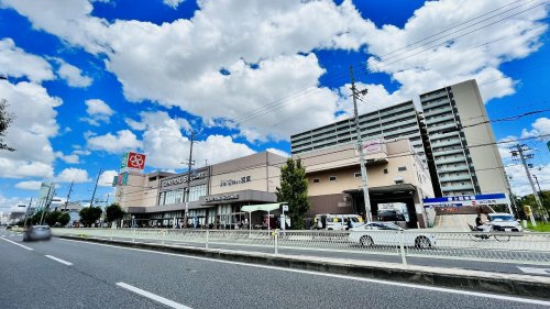 【スーパー】ライフ　セントラルスクエア北畠店まで657ｍ