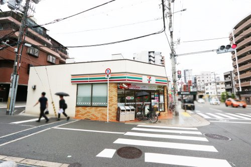 【コンビニエンスストア】セブンイレブン　大阪筆ヶ崎町店まで558ｍ