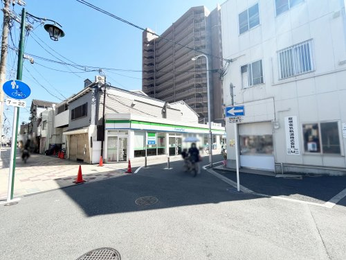 【コンビニエンスストア】ファミリーマート我孫子道駅前店まで459ｍ
