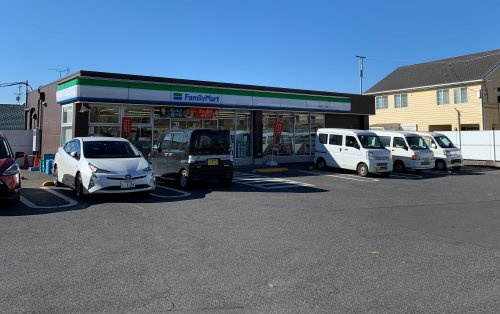 【コンビニエンスストア】ファミリーマート小金原二丁目店まで560ｍ