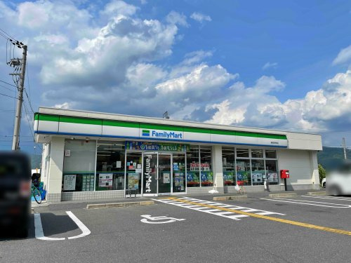 【コンビニエンスストア】ファミリーマート　亀岡河原町店まで310ｍ