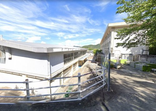 【中学校】姫路市立四郷学院まで868ｍ