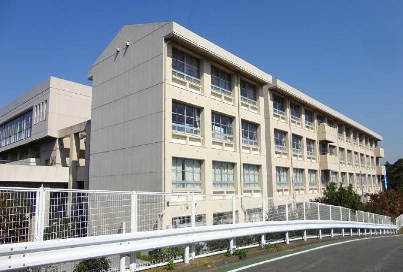 【中学校】依知中学校まで519ｍ