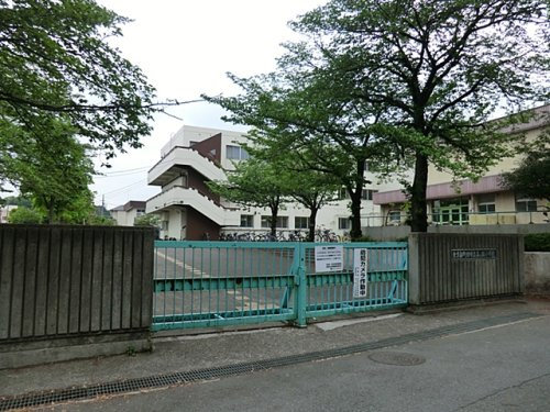 【小学校】町田市立高ケ坂小学校まで739ｍ