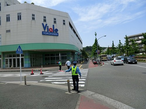 【ショッピングセンター】ビアレ横浜新館まで695ｍ