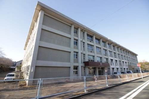 【中学校】横須賀市立鷹取中学校まで1340ｍ