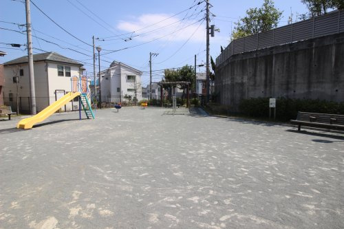 【公園】船越8丁目第4公園まで844ｍ
