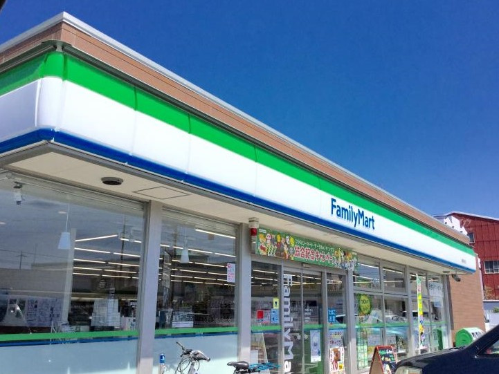 【コンビニエンスストア】ファミリーマート　静岡用宗店まで437ｍ