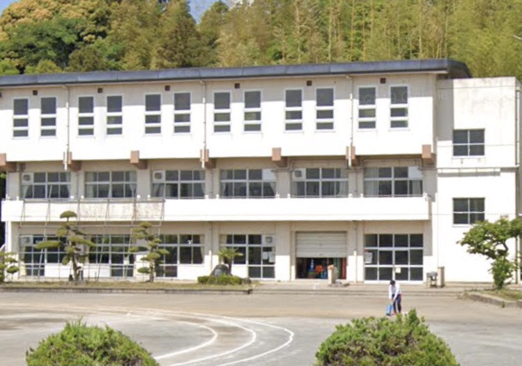 【中学校】布佐中学校まで910ｍ