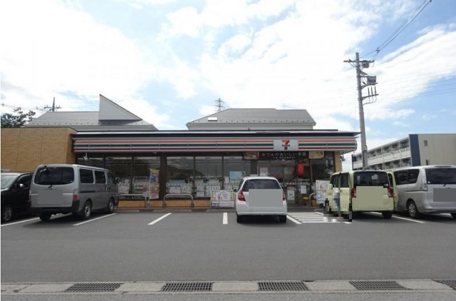 【コンビニエンスストア】セブンイレブン草加新里下町店まで550ｍ