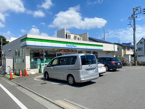 【コンビニエンスストア】ファミリーマート　石神井台六丁目店まで720ｍ