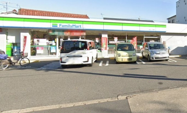 【コンビニエンスストア】ファミリーマート　中江二丁目店まで373ｍ