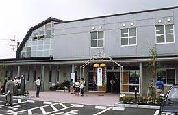 【公民館】厚木市役所依知南地区市民センターまで935ｍ