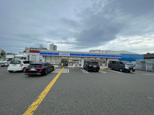 【コンビニエンスストア】ローソン六甲アイランド東店まで687ｍ