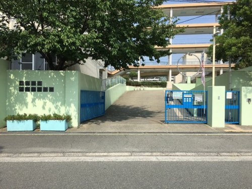 【中学校】豊中市立第十七中学校まで607ｍ