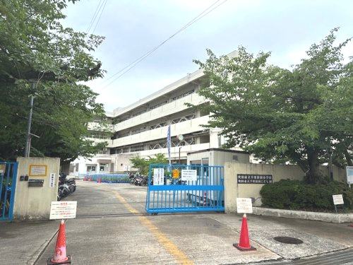 【小学校】吹田市立千里新田小学校まで724ｍ