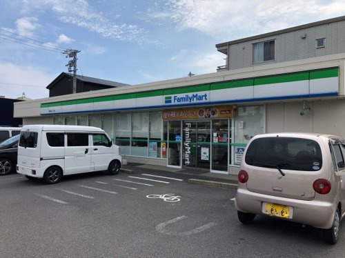 【コンビニエンスストア】ファミリーマート　静岡高松二丁目店まで986ｍ
