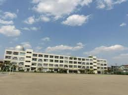 【中学校】世田谷区立弦巻中学校まで634ｍ