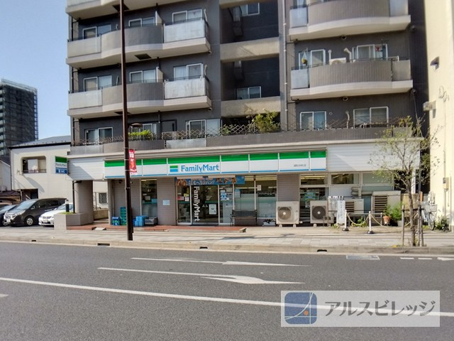【コンビニエンスストア】ファミリーマート　浦和仲町店まで540ｍ