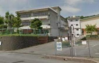 【小学校】塙山小学校まで435ｍ