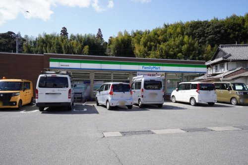 【コンビニエンスストア】ファミリーマート　唐津浜玉町店まで1700ｍ