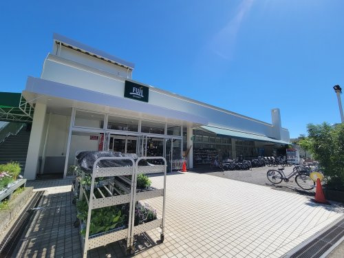 【スーパー】SUPER　MARKET　FUJI(スーパーマーケットフジ)　鵠沼店まで116ｍ