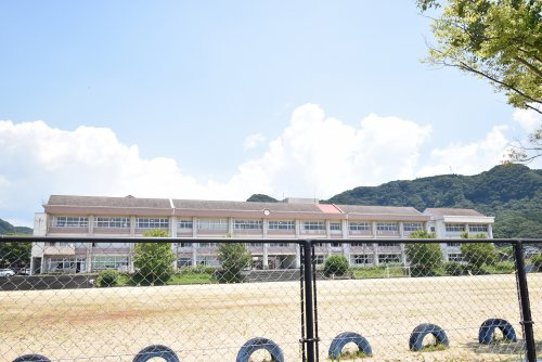 【小学校】霧島市立青葉小学校まで1055ｍ