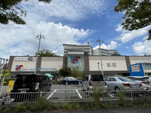 【スーパー】万代　香里ケ丘店まで674ｍ