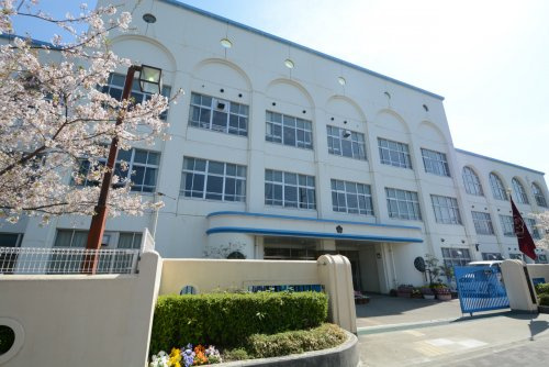 【小学校】神戸市立本山第二小学校まで477ｍ